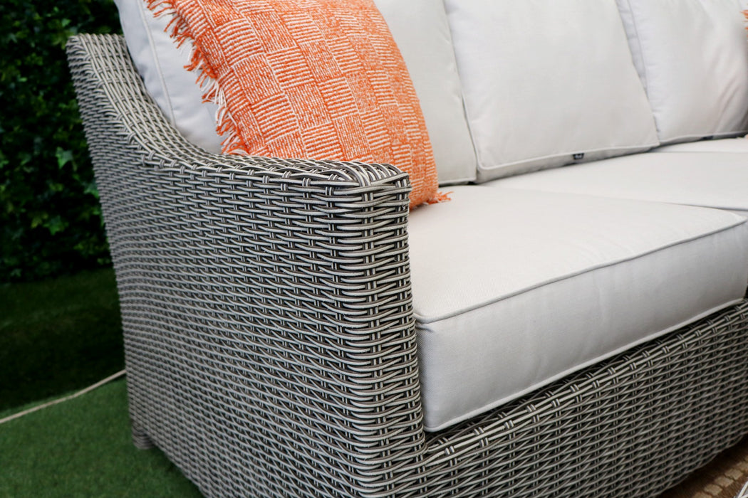 Verona Deluxe Curved Corner Suite