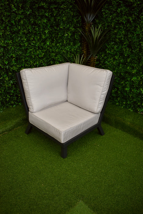 Long Island L-Corner Suite